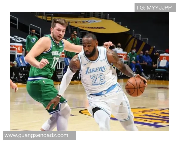 姚明在对湖人比赛中狂砍39分展现统治力引发球迷热议